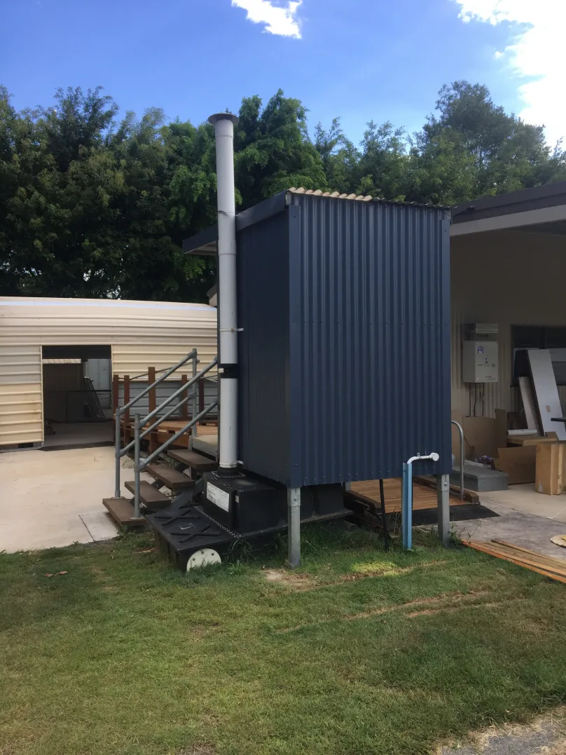 Glasshouse Mountains Mens Shed Loocube